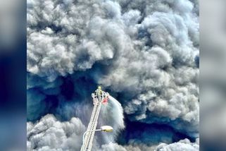 Peklo v Otrokovicích. Při požáru bylo evakuováno 333 lidí, škoda je až padesát milionů - Novinky