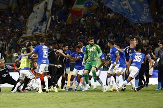 Hulk šermoval pěstmi! V Brazílii se rozjela bitka přímo na hřišti, zapojil se i Preciado - Sport.cz