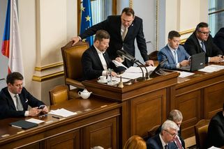 Okamura se chytl s Babišem. Vadí mu odkládání celostátního referenda