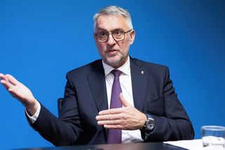 Vnitro bude hospodařit se 122 miliardami. Hasiči dostanou o polovinu míň, než chtěli - Novinky