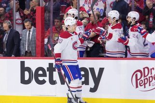 NHL | Čeští gólmani Dobeš a Vladař sledovali výhry svých týmů v NHL jen ze střídačky - Sport.cz