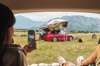 Kompaktní rodinná kombi z trhu mizí, alternativy k populárním crossoverům však stále existují