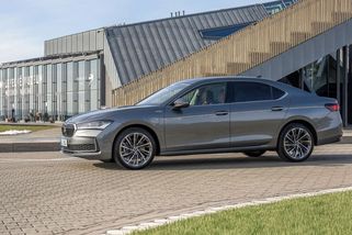 Škoda představuje nový Superb iV, nejsilnější model se spalovacím motorem - Novinky