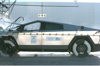 Tesla se chlubí bezpečností Cybertrucku: podívejte se, jak popadly crash testy - CHIP.cz