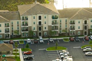 Miliardy eur a přísná pravidla pro Airbnb. Unie začala řešit krizi bydlení - Seznam Zprávy