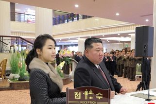 Kim Čong-un si za nástupkyni vybral svou dospívající dceru, hlásí Soul - Novinky