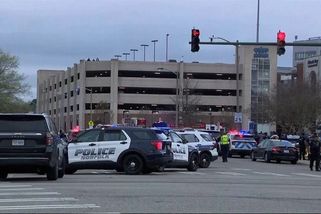 Utíkej, schovej se, bojuj. Střelce na americké univerzitě zneškodnili studenti - Novinky