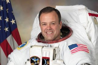 Pohled z vesmíru mění myšlení. Naše vnímání světa je podle astronauta NASA iluze - Médium.cz