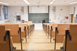 Ministerstvo zakročilo proti škole, která dluží. Sebralo jí oprávnění - Seznam Zprávy