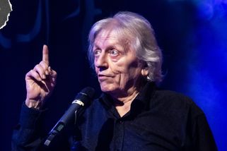 GLOSA: Když fanynky přejí Václavu Neckářovi smrt | Headliner