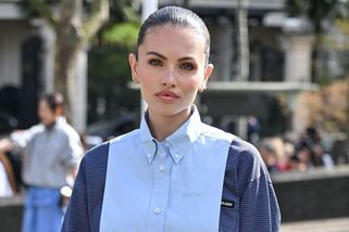 ‚Nejkrásnější holčička světa‘ se bude vdávat. Ukázala obří prsten, místo zásnub i svého snoubence - Super.cz