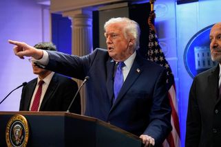 „Je mi velkou ctí.“ Trump podepsal nové desetiprocentní clo - Novinky