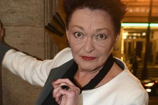 Před 39 lety ji ostříhali nakrátko! Budete zírat jak neuvěřitelně vypadala nejslavnější česká dabérka s dlouhými vlasy