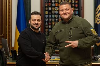 Ideální cíl dezinformační kampaně. Rusové cílí na populárního generála - Seznam Zprávy