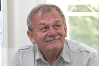 Karel Šíp a jeho luxus na Vinohradech. Žije v bytě za desítky milionů, který mu už ale nepatří