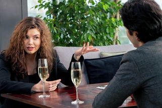 Používání sarkastických poznámek a další projevy pasivně-agresivního chování - Novinky