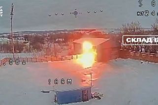 Jeden dron rozbil okno a druhý uvnitř vybuchl. Ukrajinci precizně zlikvidovali ruský muniční sklad - Novinky