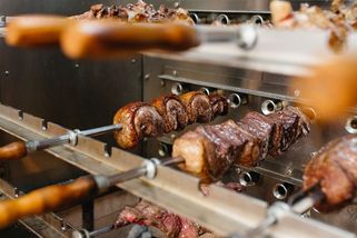 Šťavnaté maso s chutí ohně. Do Brasileira se jezdí jako do Národního - Seznam Zprávy