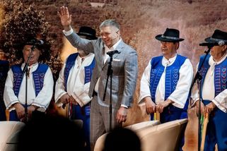 „Pan premiér je národní hrdina.“ Jak si Fico namlouvá voličky - Seznam Zprávy