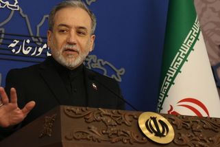 Íránské vedení není otřeseno, ujišťuje Arakčí. Seznam mrtvých se mezitím rozrůstá - Novinky