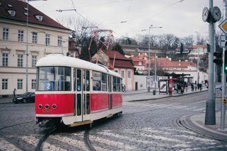 Výstavba tramvajové tratě na Strahov se zpozdí
