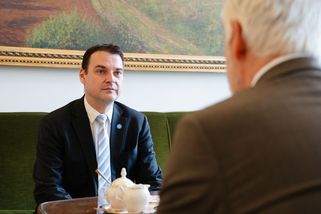 Vědí Motoristé, co dělají? Odvoláním šéfa KRNAPu si mohou podřezat vlastní větev - Médium.cz