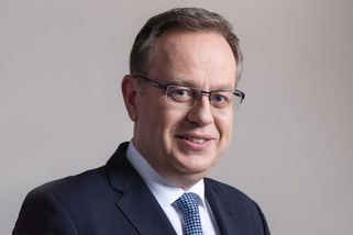 Profesionál až do konce: Moravec konfrontoval Okamuru s jeho pokrytectvím - Médium.cz