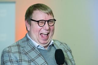 Obří střet zájmů Juchelkovy poradkyně. Ve hře je 1...