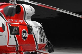 Plačící sestra, vzteklý pilot a zhroucená lékařka. Jak měla probíhat šikana u leteckých záchranářů