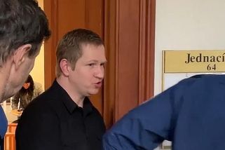 Z desetileté holčičky vylákal nahé fotky, u soudu v Plzni mu to prošlo - Novinky