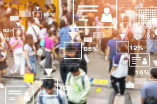 Kvůli chybě umělé inteligence strávila žena 6 měsíců ve vězení