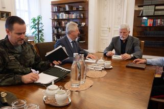 Řehka mluví o věcech, které nikdy nedělal, míní Zůna. Hledá se náhrada do čela armády - Novinky