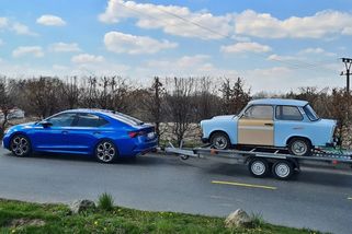 Drahá nafta i benzín nutí řidiče počítat. Tohle jsou auta, se kterými lze jezdit opravdu úsporně