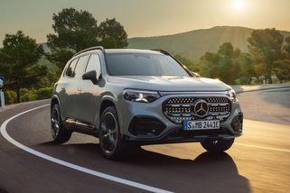 Sedm míst a tři obrazovky. Mercedes GLB přijíždí ve druhé generaci - Novinky