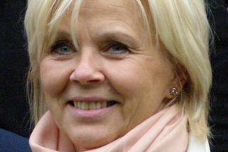 Od marxismu v Bratislavě k unikátnímu platu na Hradě. Proč Češi platí to, co jinde dělají zadarmo? - Médium.cz