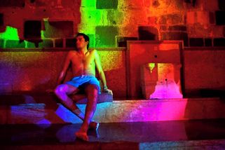 Zpráva z evropských gay saun a klubů. Kniha přibližuje, jak se setkávají muži - Seznam Zprávy