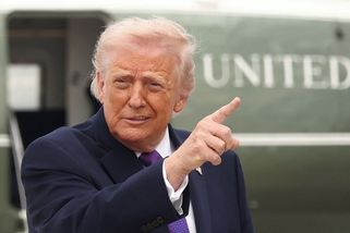 Pochlapte se a zkuste proplout Hormuzským průlivem, vzkázal Trump posádkám tankerů - Novinky