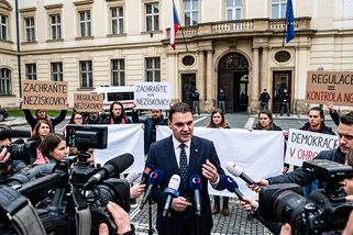 Macinka brání zákon o neziskovkách: „Nikdo ruské zákony neopisuje"