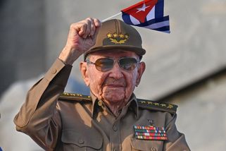 Kuba je ve válečném stavu. Do jejího čela se „postavil“ 94letý Raúl Castro - Seznam Zprávy