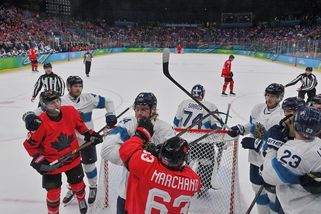 Trapný vtip! Do rozhodčích se po semifinále pustila i finská legenda - Sport.cz