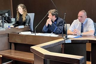 Soud v Břeclavi začal rozplétat smrt chlapce, na kterého spadla branka - Novinky