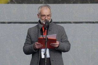 Kde je naše hrdost? hřímal Ivan Trojan na Letné