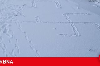 Hákové kříže na zamrzlé řece pobouřily Písek, případem se zabývá i policie