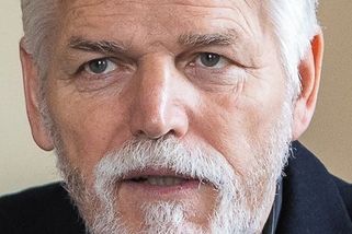 Macinka dětinsky ponížil prezidenta Pavla prohlížením nevhodného časopisu - Médium.cz