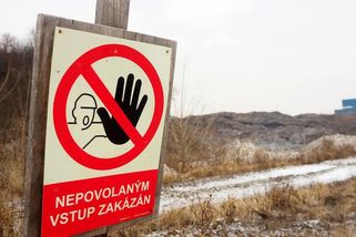 Obrat v případu hořící haldy v Ostravě. Místo sarkofágu se postaví oddělovací stěny - Novinky
