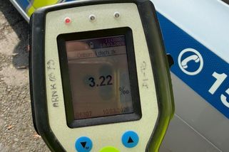 Silně opilý šofér z Tachovska nezastavil na stopce. Nadýchal 3,22 promile - Novinky