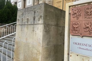 Syn šéfky domažlického soudu v opilosti boural a od nehody ujel. Trestu se vyhnul - Novinky