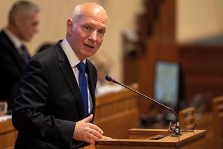 Na jaké hrozby se má Česko připravit po útoku na Írán. Senátor odpovídá - Seznam Zprávy