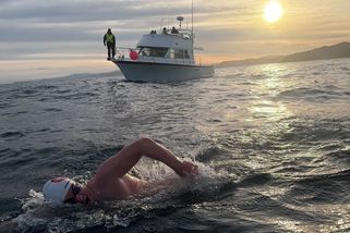 Zvládl to! Náročnou Cookovu úžinu poprvé přeplaval český plavec - Novinky