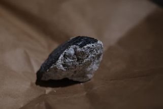 V Německu spadl na dům meteorit. Lidé se báli, že jde o raketový útok - Seznam Zprávy